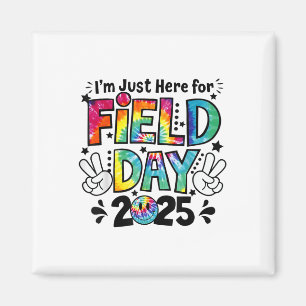 Tie Dye precis här för Fält Dag 2025 Fredstecken Magnet