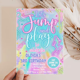 Tie Dye Retro Jump and Play Birthday-inbjudan Inbjudningar