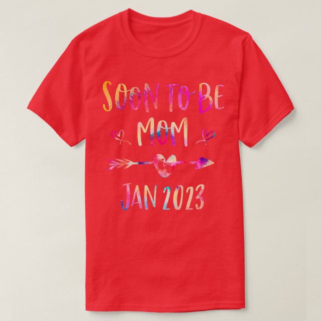 Tie Dye snart till Mamma, Graviden januari 2023 T Shirt (Design framsida)