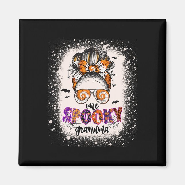 Tie Dye Spooky Grandma Halloween Monster Messy Bun Magnet (Framsidan)