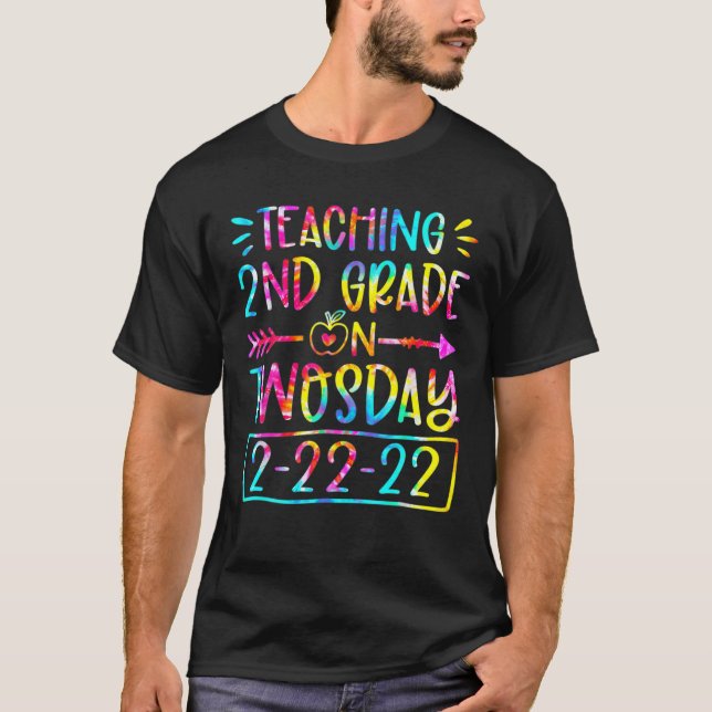 Tie Dye Teaching 2Nd Grade On Twosday 2-22-22 Teac T Shirt (Framsida)