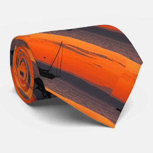 Tie segelbåt på solnedgången, orange himmel slips