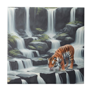 Tiger Drinking vid vattenfall Kakelplatta