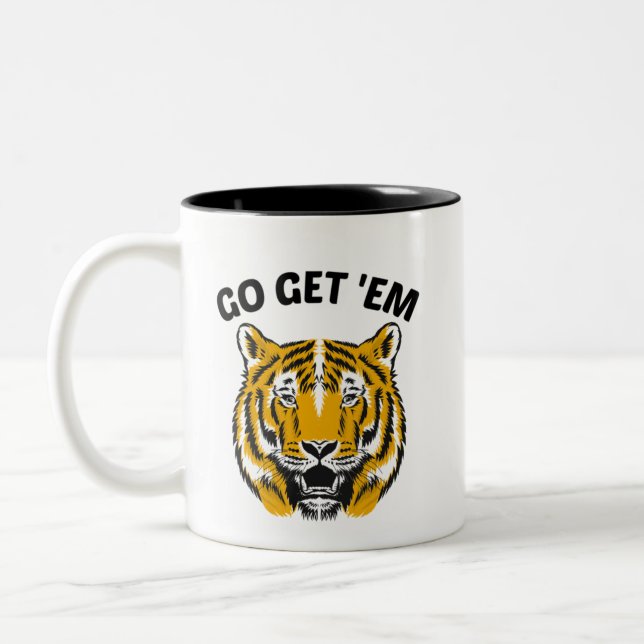 TIGER GÅ OCH HÄMTA 'EM Två-Tonad MUGG (Vänster)