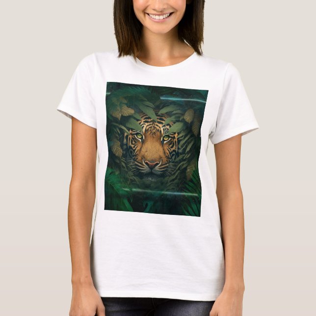 Tiger gömmer sig i lövverk                t shirt (Framsida)