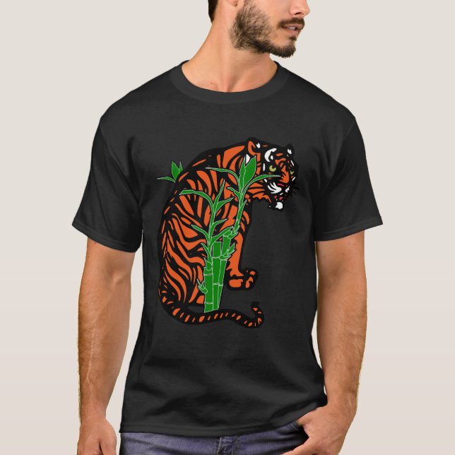 Tiger i Bamboo T Shirt (Framsida)