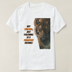 Tiger 'Inte' förföljer på ett rovdjursavstånd T Shirt