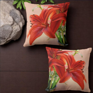 Tiger Lily stäng upp foto Kudde