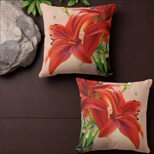 Tiger Lily stäng upp foto Kudde (front and back lily photograph pillow cover design)