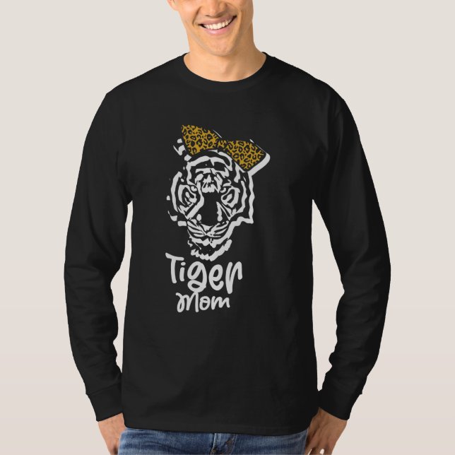 Tiger Mom Tiger Whisperer Wildlife Animal Mothers  T Shirt (Framsida)