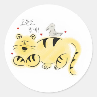 Tiger och Skata Runt Klistermärke