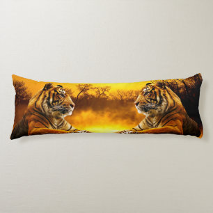 Tiger och solnedgång kroppskudde