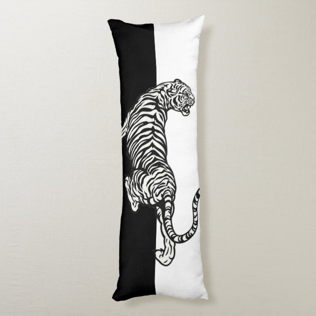 Tiger på svart och vitt kroppskudde (Baksidan (Vertikal))