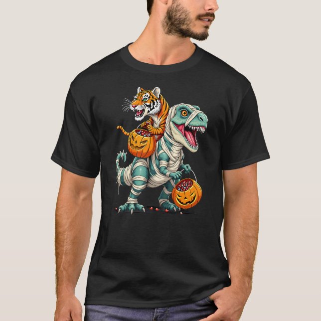 Tiger Riding Mummy T-Rex Dinosaur Halloween T Shirt (Framsida)
