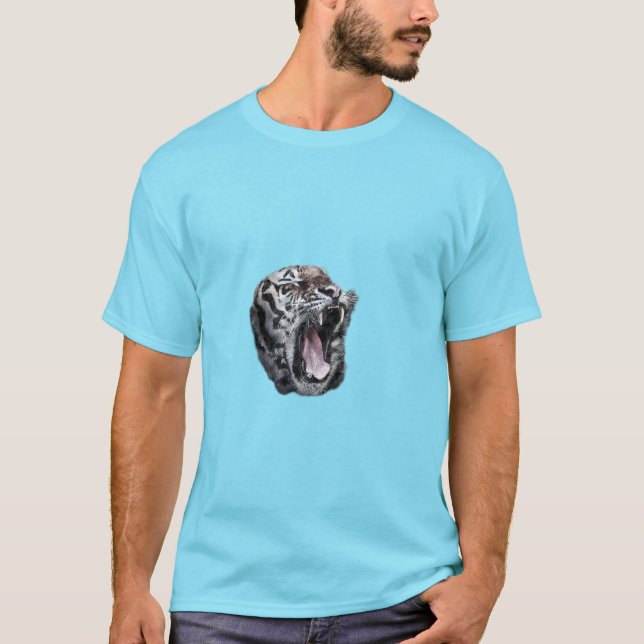 Tiger rytande. t shirt (Framsida)
