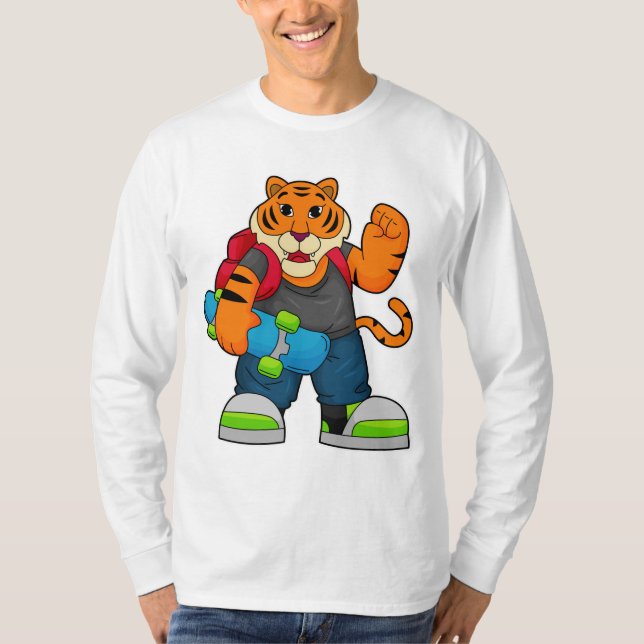 Tiger som Skater med Skateboard T Shirt (Framsida)
