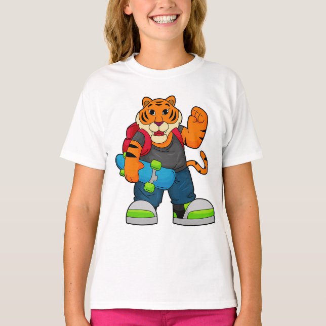 Tiger som Skater med Skateboard T Shirt (Framsida)
