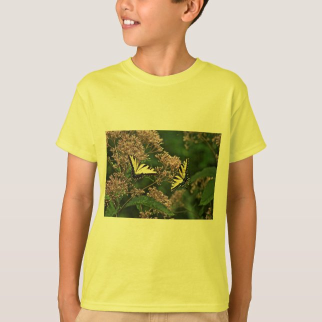 Tiger Swallowtail Butterflies på Joe Pye Ogräs Tee Shirt (Framsida)