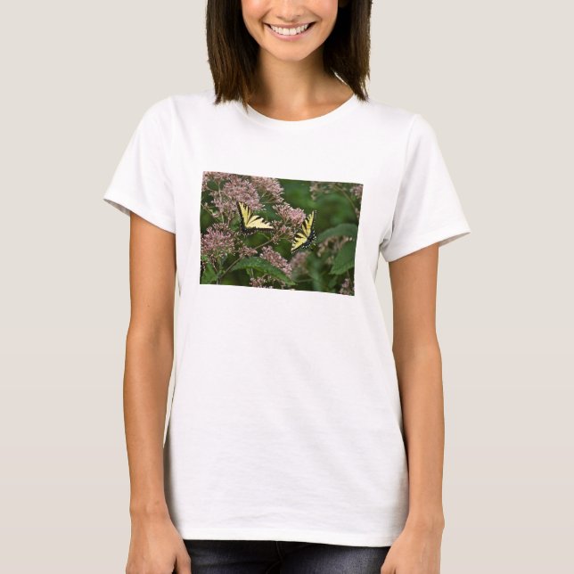 Tiger Swallowtail Butterflies på Joe Pye Ogräs Tee Shirt (Framsida)
