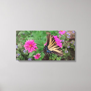 Tiger Swallowze bland Rosa och Lila blommor Canvastryck