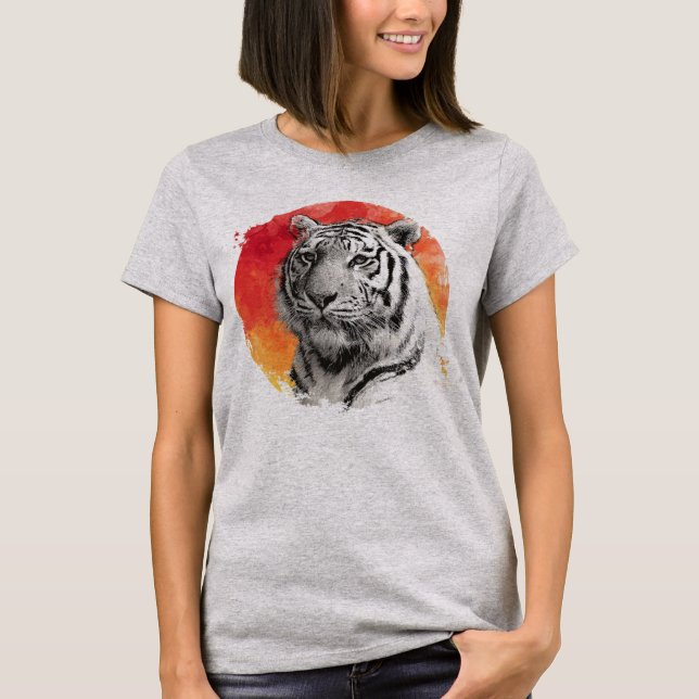 Tiger symbol of courage.  T-Shirt (Framsida)
