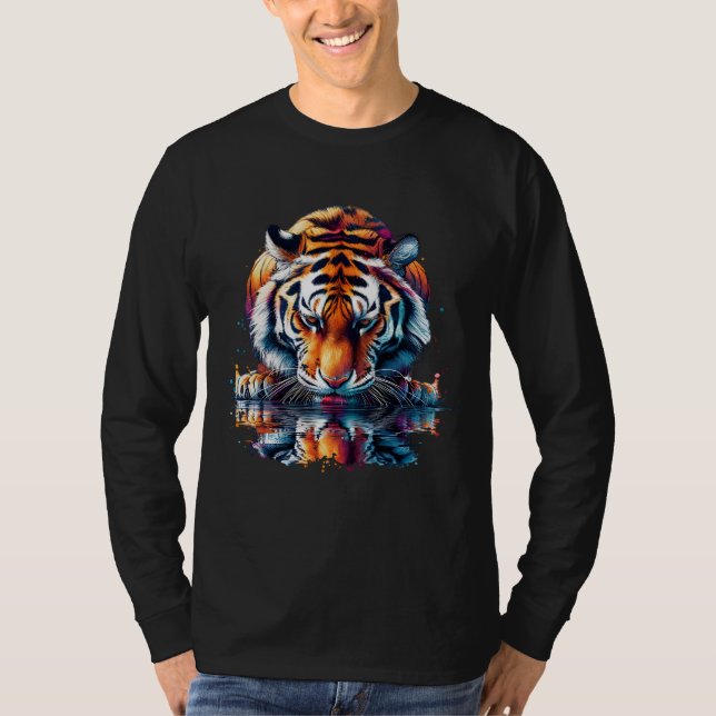 Tiger tittar på reflektion i vatten t shirt (Framsida)