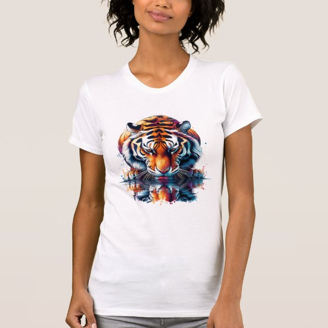 Tiger tittar på reflektion i vatten t shirt (Framsida)