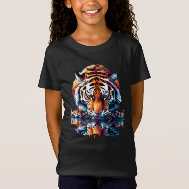Tiger tittar på reflektion i vatten t shirt (Framsida)
