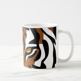 Tiger vild katt på svart kaffemugg