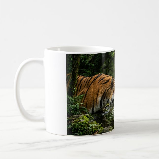 Tigerdricka från en djungelpool kaffemugg (Vänster)