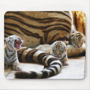 Tigern behandla som ett barn Mousepad Musmatta