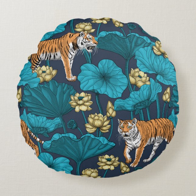 Tigers in gult lotus pond rund kudde (Framsidan)
