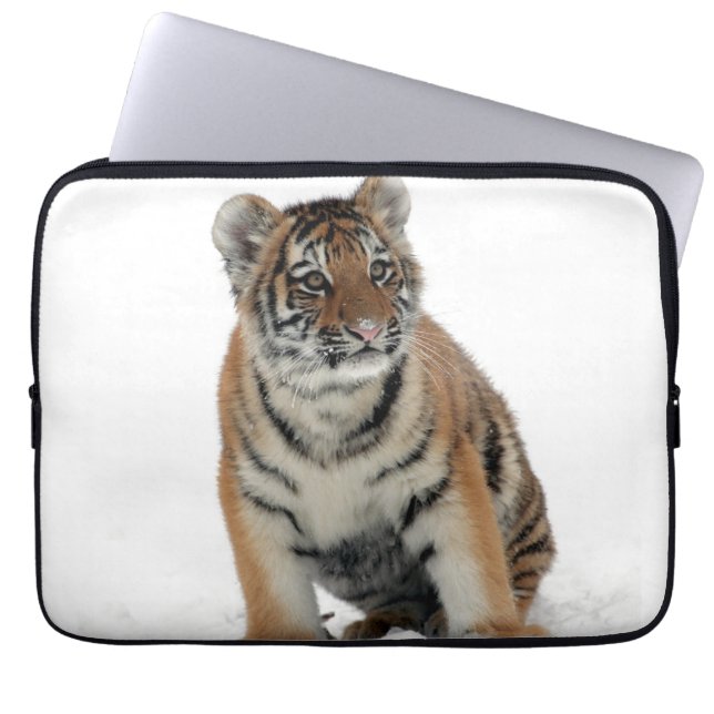 Tigerunge i snöfotografi laptop fodral (Framsidan)