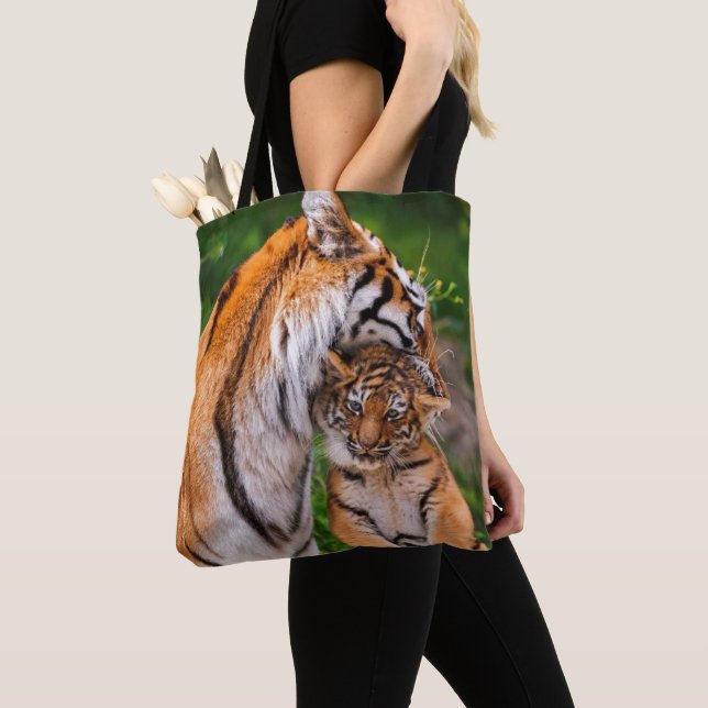 Tigerunge Tygkasse (Närbild)