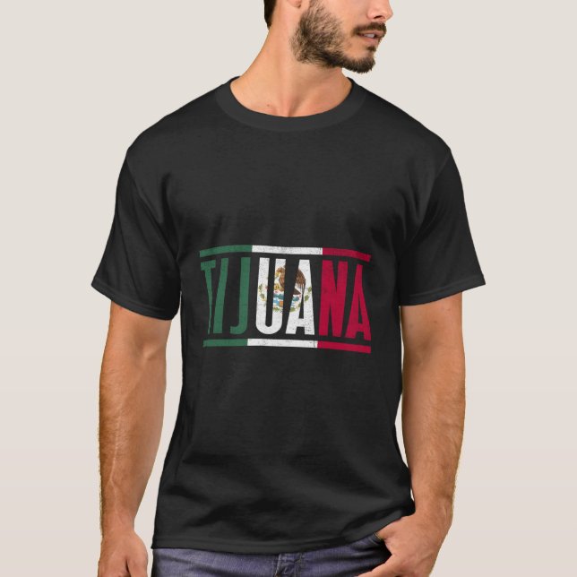 Tijuana Baja California Con La Bandera De Mã ©Xico T Shirt (Framsida)