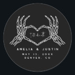 Till Death Halloween Wedding Favor Stickers Runt Klistermärke<br><div class="desc">Det här är en gotisk inspirerad bröllopsdekal med skelett händer och en moody mörk. Redigera de flesta formuleringar   ALL färg för att anpassa det här moody bröllopsprogrammet till ditt händelsebehov   stil personligen. Välj "anpassa den här mallen" om du vill visa alla redigeringsalternativ:)</div>