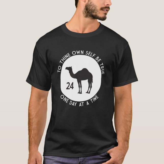 Till ditt eget jag var sann – Vit & Svart Logo T Shirt (Framsida)