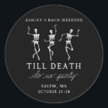 Till Döden Do US Party Bachelorette Helg Runt Klistermärke<br><div class="desc">Den här enkla inbjudan till chicen,  men med toppen,  innehåller danande skelett och ett uppslagstema.</div>