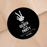 Till Döden Do US Party Skeleton Bachelorette Party Runt Klistermärke<br><div class="desc">De här är svarta tills Döden gör oss till Party gotiska skeleton-favoriter för partiet Bachelorette.</div>