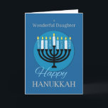 Till dotter Hanukkah Menorah på Mörk blått Kort<br><div class="desc">Det här är ett vackert kort som man kan överraska en underbar dotter med gång Hanukkah-helgdagarna som äntligen kommer. Insidan  ett av hennes uppriktiga budskap medan utsidan har Menorah.</div>