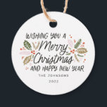 Till/från Vintage Typ Holly Berry-Anpassningsbarna Gåvor Etiketter<br><div class="desc">Höjd din presentförpackning levererar den här julhelgen till nästa nivå med den här lysande och festliga märkrn. Med mitt ursprungliga,  handdragna vintern blad i vibrerande färg parad med söt,  vismisk typografi. Baksidan har en plats att fylla i vem det är till och från.</div>