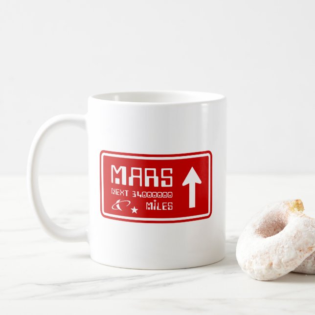 Till Mars Highway-skylt Kaffemugg (Med munk)