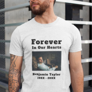 Till minne Foto För alltid i våra hjärtan Text T Shirt