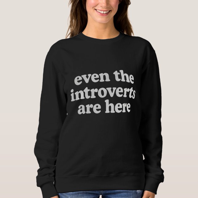 Till och med att introverterna är här  t shirt (Framsida)