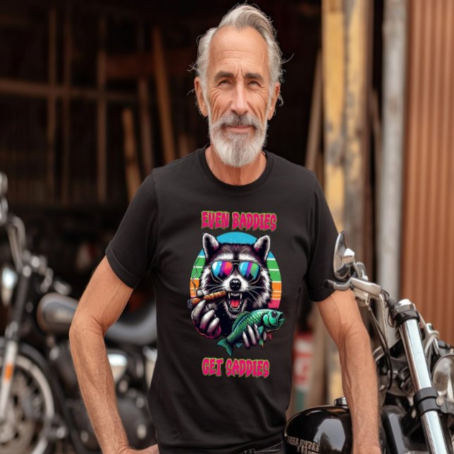 Till och med baddier får saxar med en fisk t shirt (Skapare uppladdad)