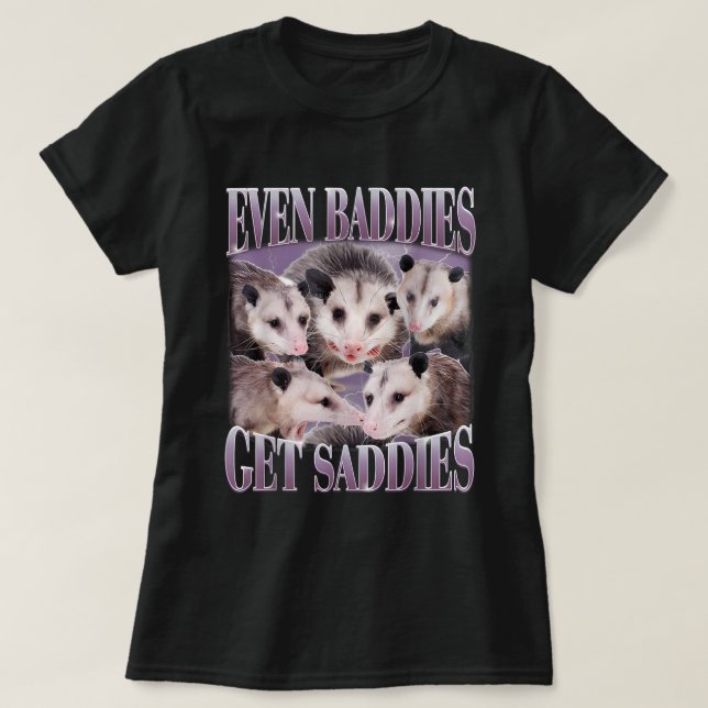 Till och med Baddies Get Saddies Opossum 90s Possu T Shirt (Design framsida)