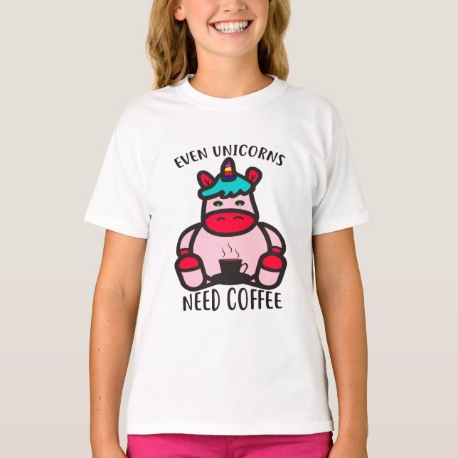 Till och med Unicorns behöver kaffefinnig Rosa Uni T Shirt (Framsida)