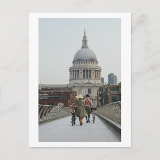 Tillbaka i tiden på Millennium Bridge London (6331 Vykort