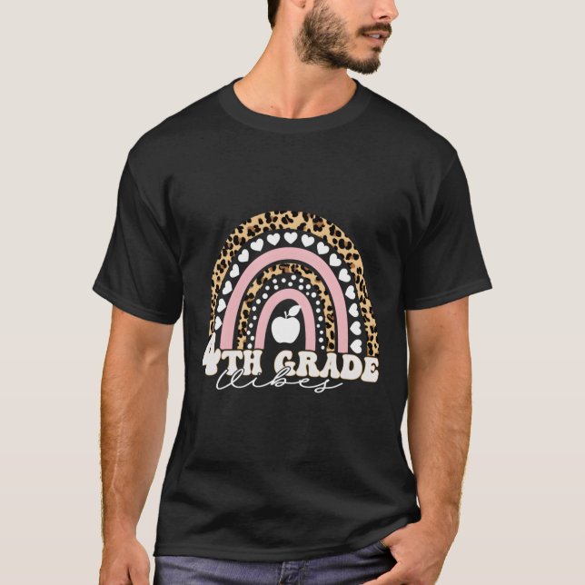 Tillbaka till skolan 4:e klass leopard första dage t shirt (Framsida)