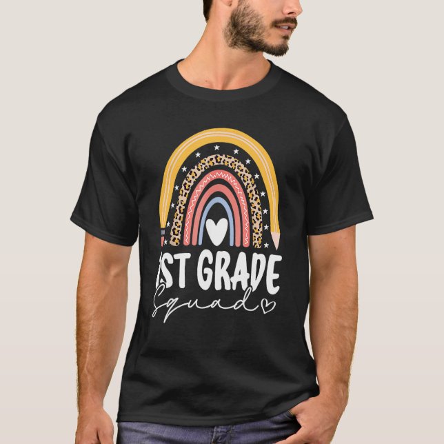 Tillbaka till skolan regnbåge 1:a första klassens  t shirt (Framsida)
